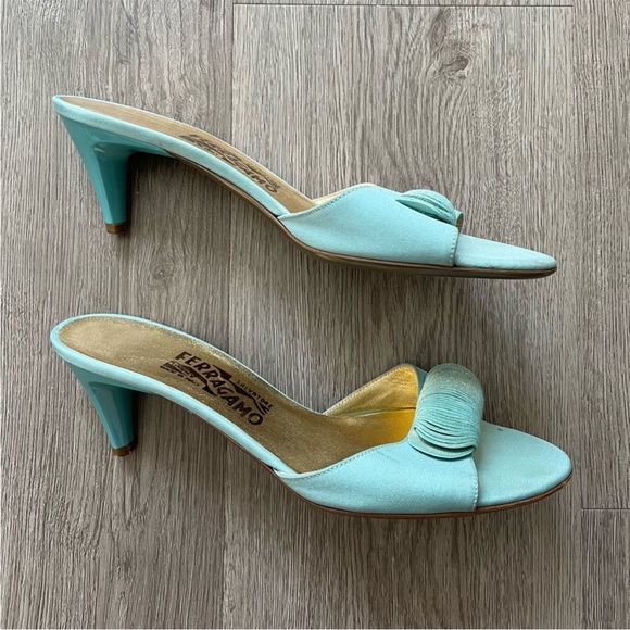 Salvadore Ferragamo Vintage Blue Kitten Heels Size 7.5 - Picture 2 of 4